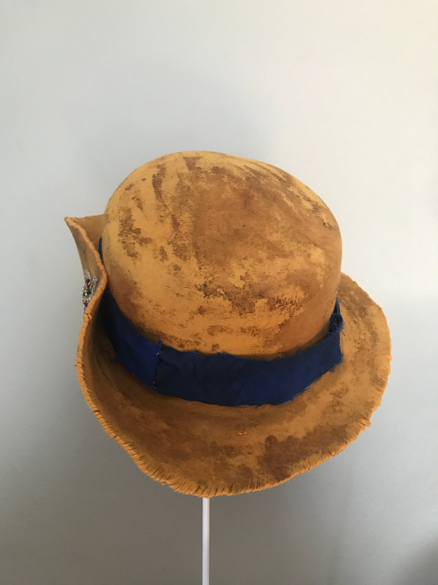 Sure shot -Asymmetrical brim Cowboy hat - Tomoko Tahara millinery works